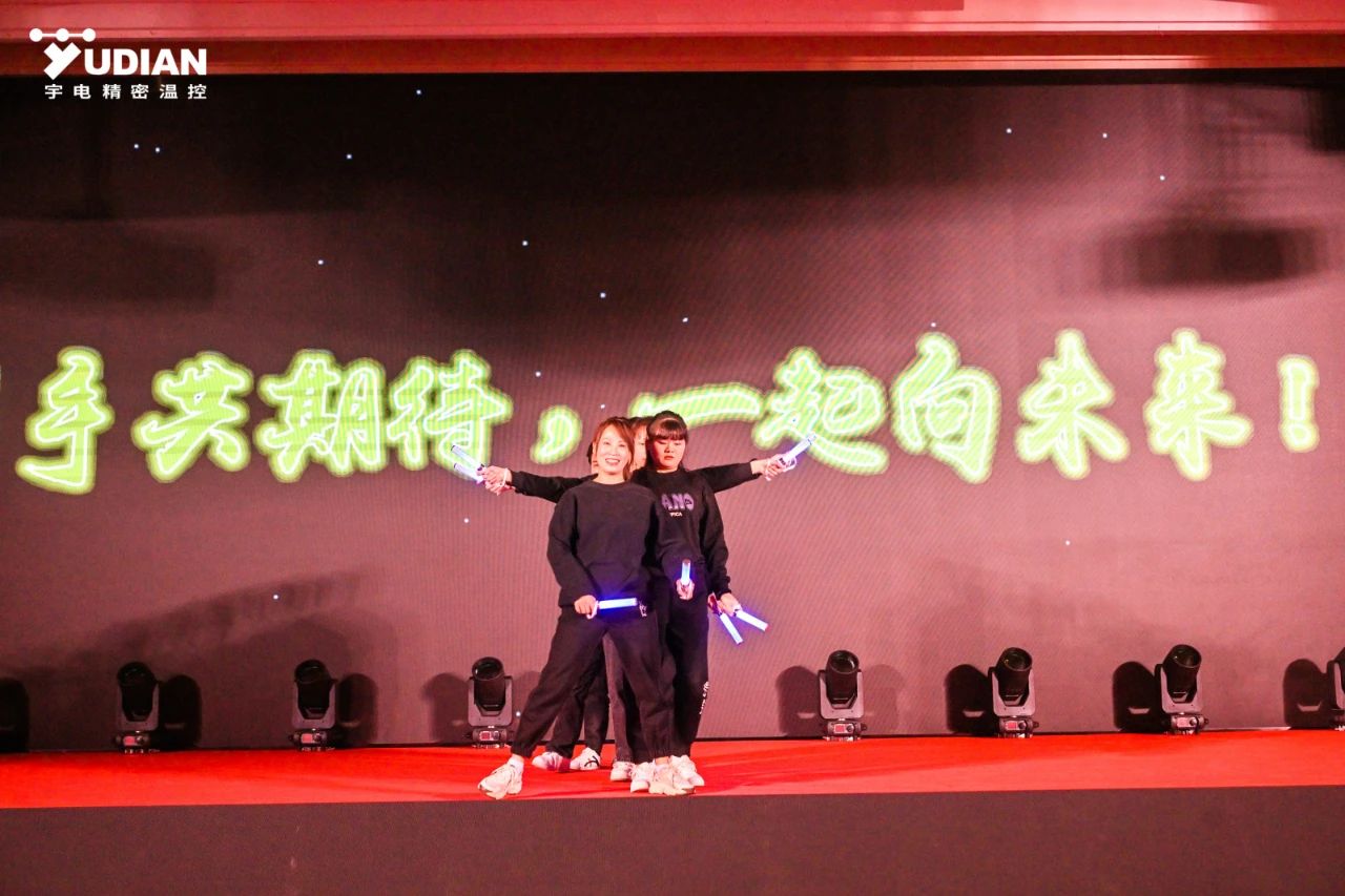 一起向未來(lái).jpg 一起向未來(lái).jpg