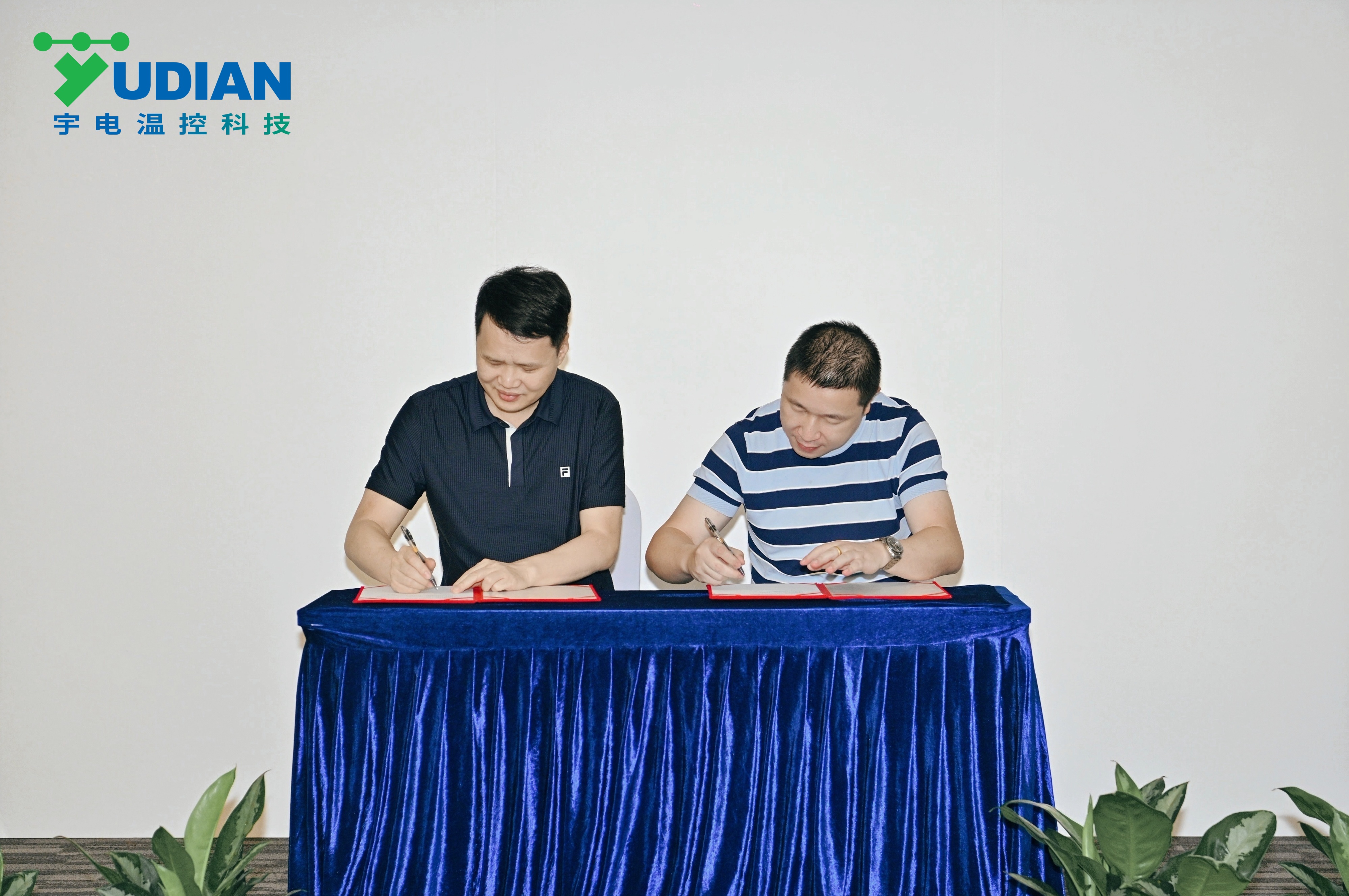 簽約1.jpg 簽約1.jpg